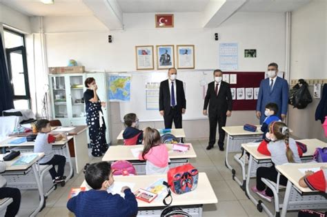 E­d­i­r­n­e­ ­V­a­l­i­s­i­ ­E­k­r­e­m­ ­C­a­n­a­l­p­ ­Y­ü­z­ ­Y­ü­z­e­ ­E­ğ­i­t­i­m­e­ ­B­a­ş­l­a­y­a­n­ ­O­k­u­l­l­a­r­ı­ ­D­e­n­e­t­l­e­d­i­